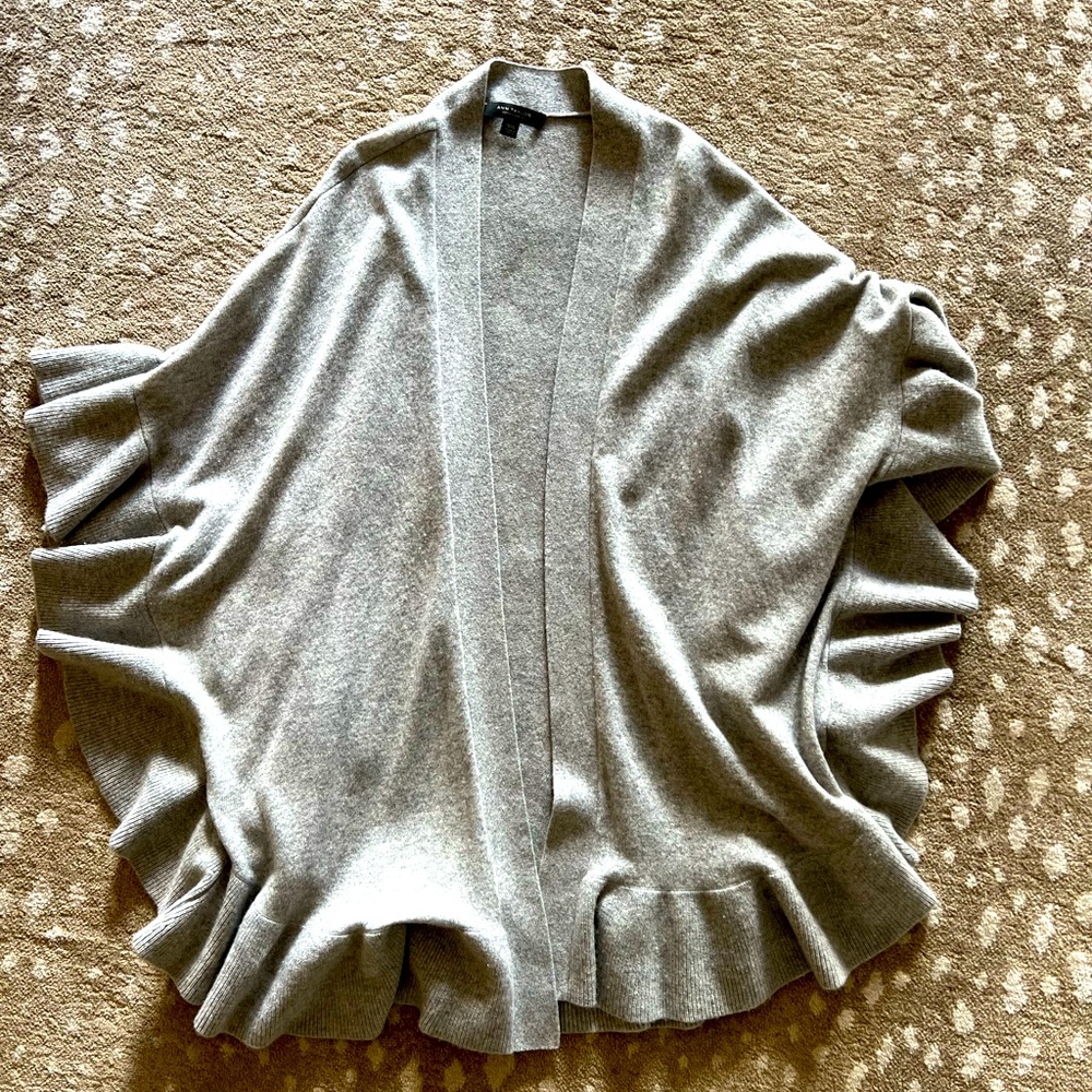 Ann Taylor 100% cashmere shawl/cape/wrap, size M/L, soft grey color